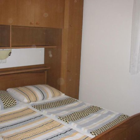 Apartmani Manuela Lopar Kamer foto